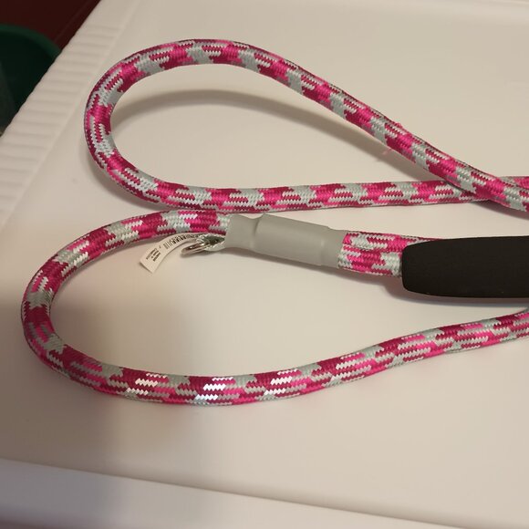 *NWT~YOULY The Protector 1/2" Thick Reflective Dog Leash, Pink & Gray 5-ft. Long - Picture 6 of 8
